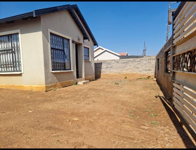 2 BEDROOM HOUSE FOR SALE IN EVATON WEST